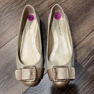 Bandolino Gold flats size 8.5